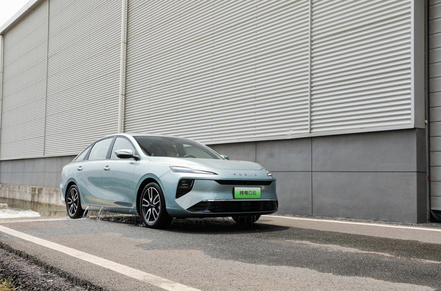 荣威纯电D6上市7.98万元起 A+级市场迎来“价值王者”