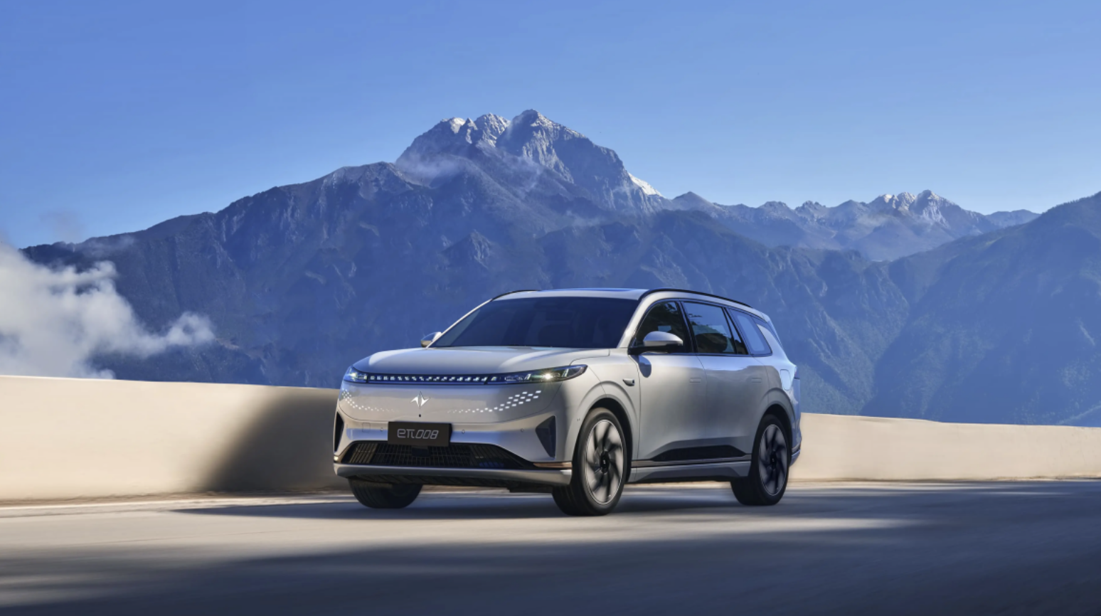 全家人均头等舱！东风奕派eπ008至高享价值50,000元权益！